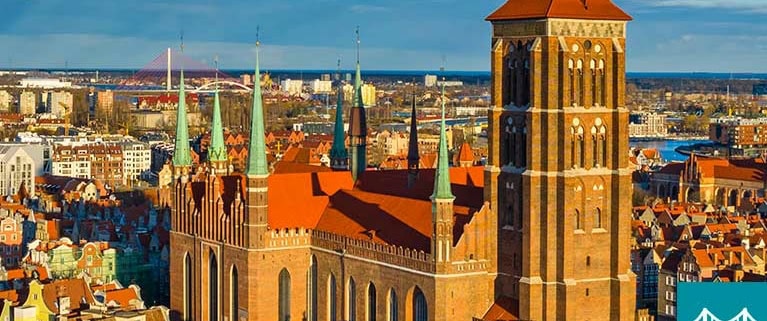 Drones de nettoyage pour la conservation des bâtiments anciens et du patrimoine, assurant un nettoyage efficace des façades et toitures de monuments historiques tout en préservant l’environnement.