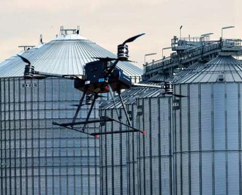 Nettoyage efficace et sécurisé des sites industriels et éoliennes par drone, sans échafaudage ni interruption d’activité. Une solution rapide, écologique et économique.